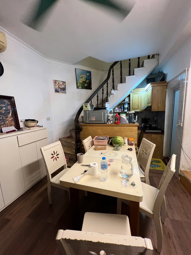 Bán nhà Kim Liên - diện tích 27.3m2 2 tầng - Nhà cũ, ngõ thông - giá 3,3 tỷ