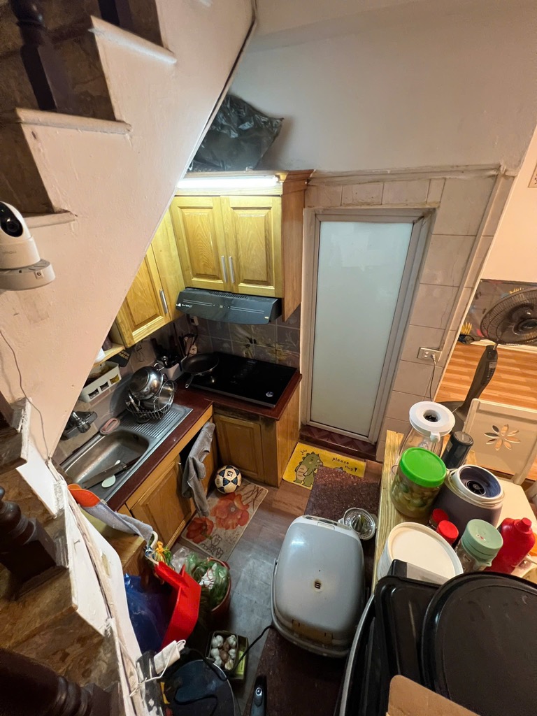 Bán nhà Kim Liên - diện tích 27.3m2 2 tầng - Nhà cũ, ngõ thông - giá 3,3 tỷ