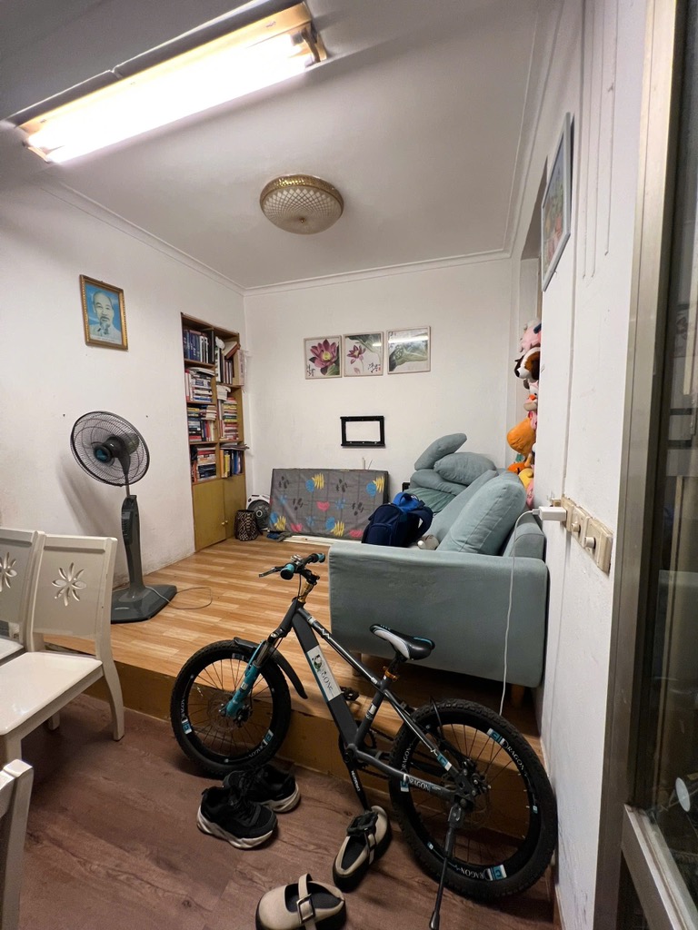 Bán nhà Kim Liên - diện tích 27.3m2 2 tầng - Nhà cũ, ngõ thông - giá 3,3 tỷ