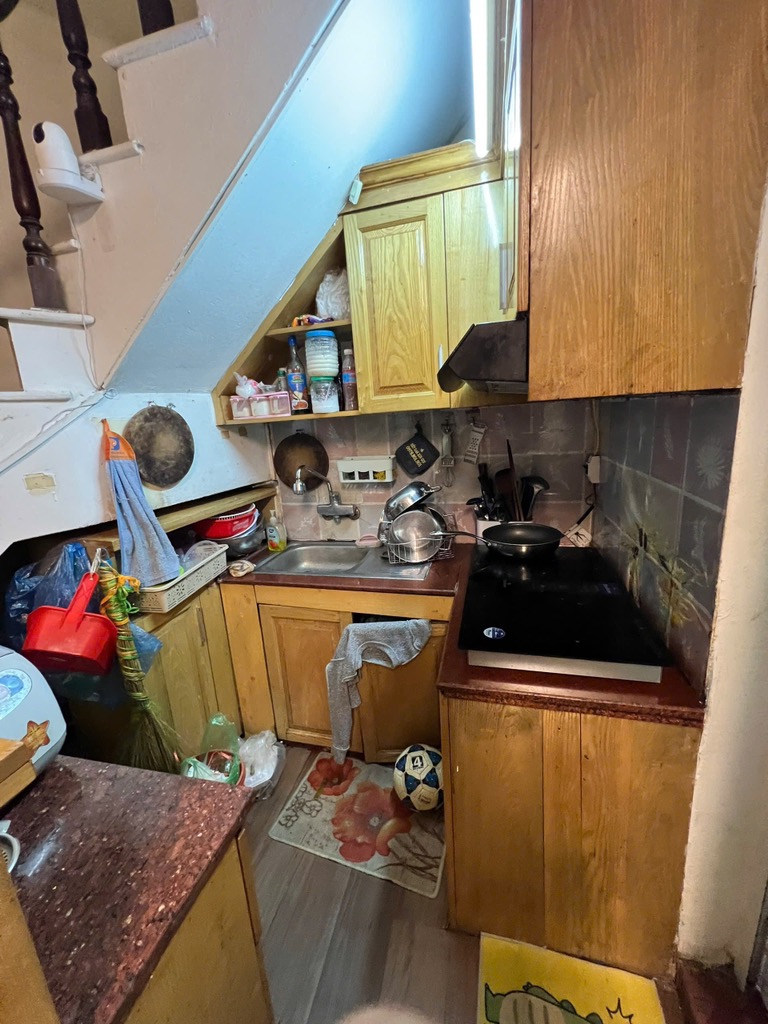 Bán nhà Kim Liên - diện tích 27.3m2 2 tầng - Nhà cũ, ngõ thông - giá 3,3 tỷ