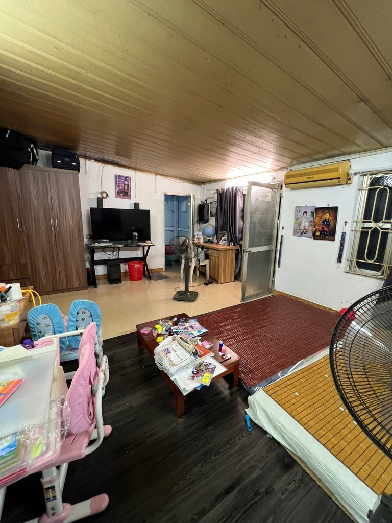 Bán nhà Kim Liên - diện tích 27.3m2 2 tầng - Nhà cũ, ngõ thông - giá 3,3 tỷ