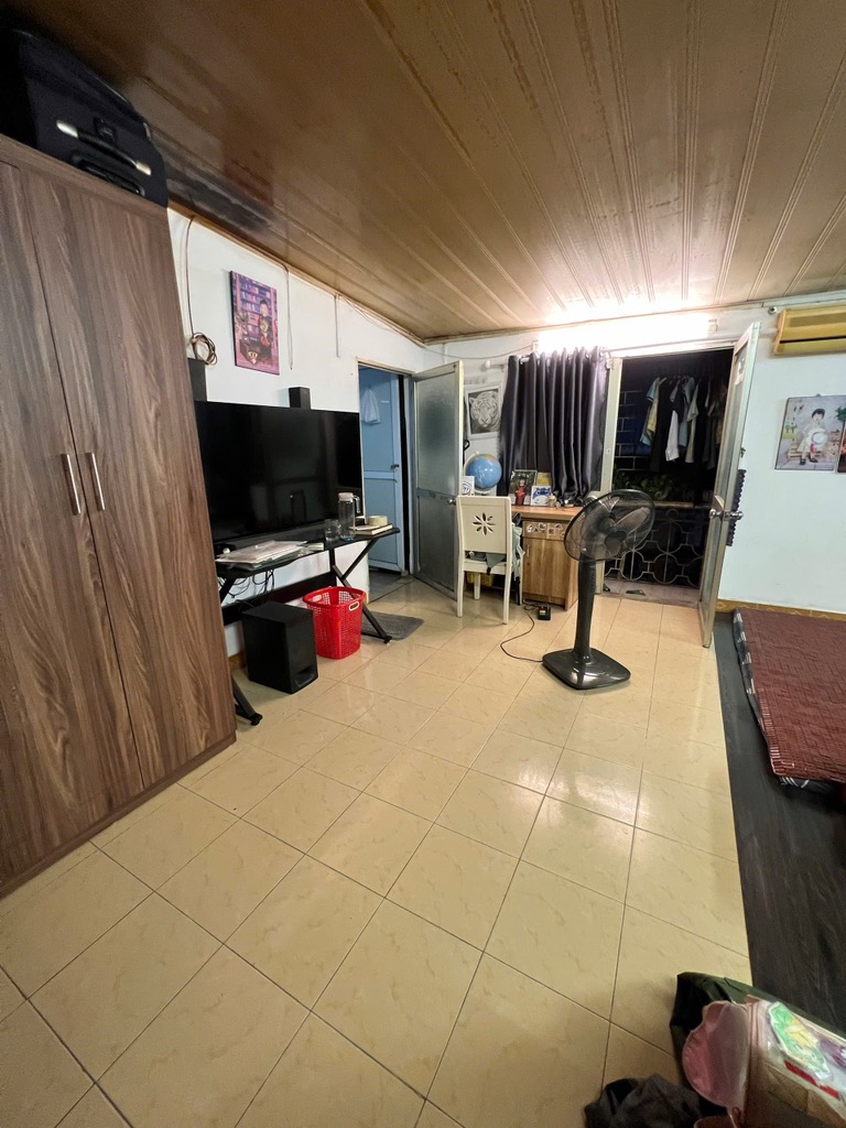 Bán nhà Kim Liên - diện tích 27.3m2 2 tầng - Nhà cũ, ngõ thông - giá 3,3 tỷ