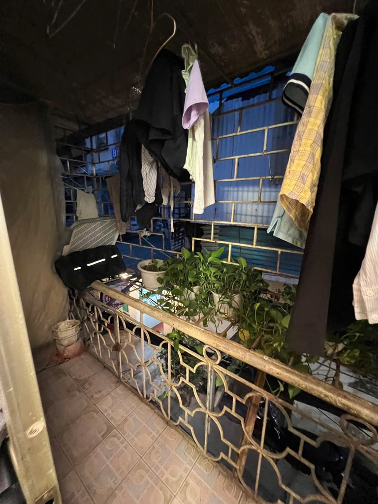 Bán nhà Kim Liên - diện tích 27.3m2 2 tầng - Nhà cũ, ngõ thông - giá 3,3 tỷ