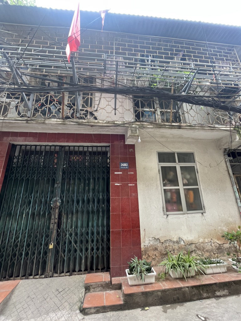 Bán nhà Kim Liên - diện tích 27.3m2 2 tầng - Nhà cũ, ngõ thông - giá 3,3 tỷ