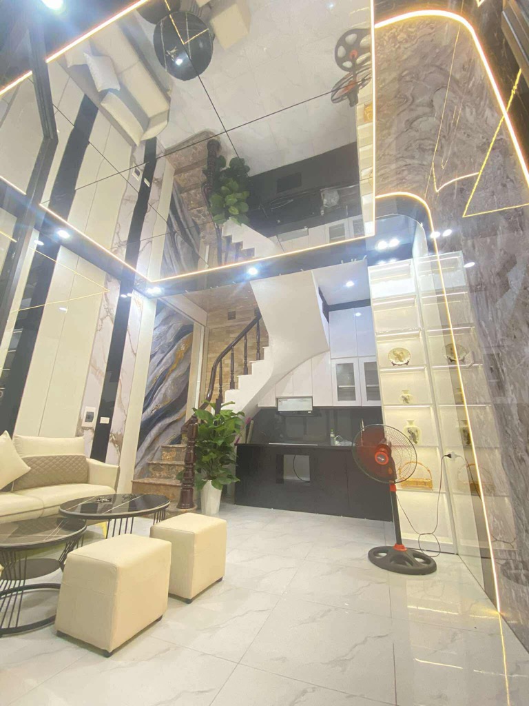 Bán nhà Trương Định - 26m2  5 tầng - mặt tiền 5.2m - cách ô tô 30m - giá 5,3x tỷ