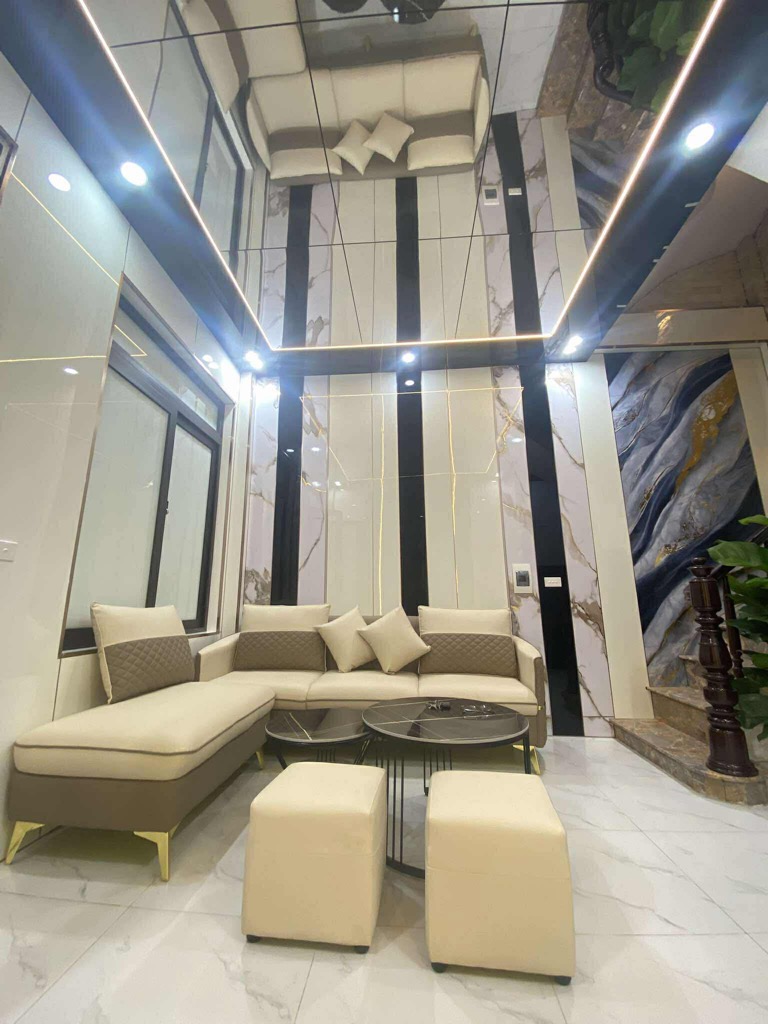 Bán nhà Trương Định - 26m2  5 tầng - mặt tiền 5.2m - cách ô tô 30m - giá 5,3x tỷ