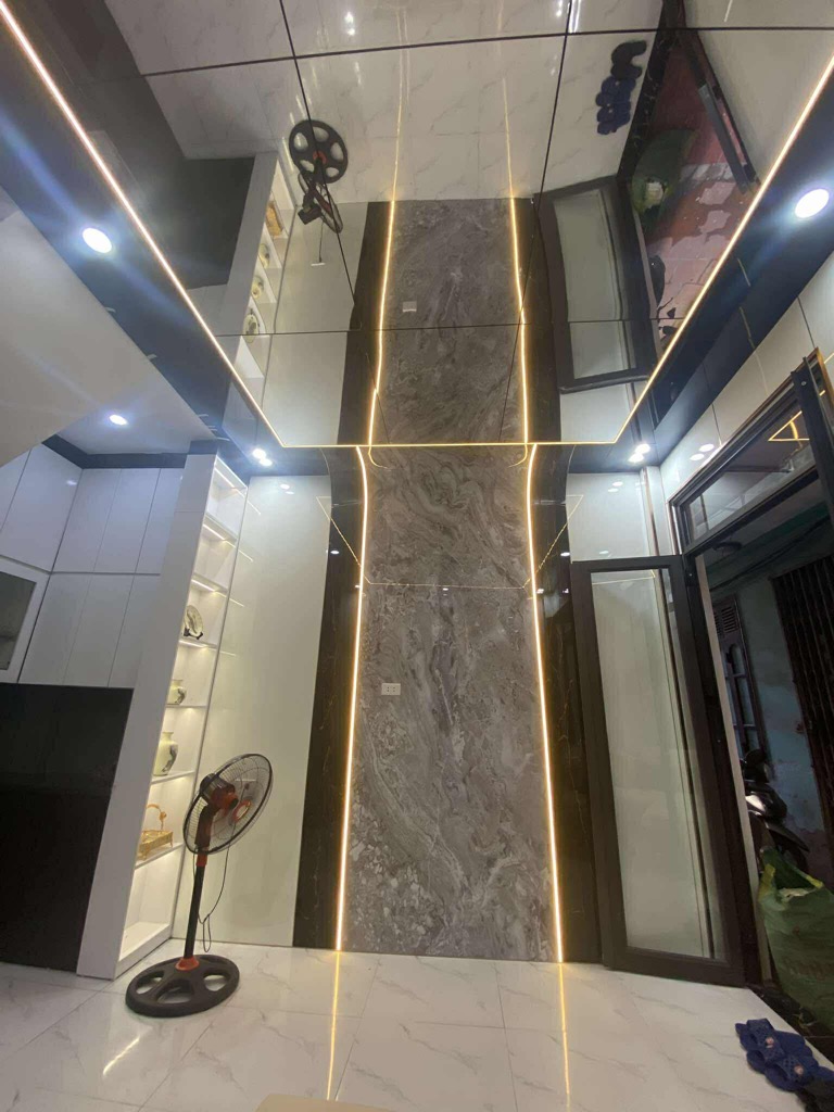 Bán nhà Trương Định - 26m2  5 tầng - mặt tiền 5.2m - cách ô tô 30m - giá 5,3x tỷ