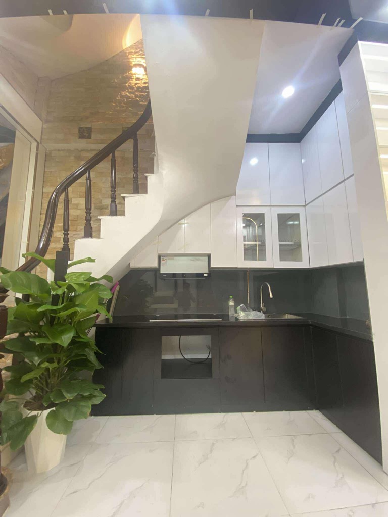 Bán nhà Trương Định - 26m2  5 tầng - mặt tiền 5.2m - cách ô tô 30m - giá 5,3x tỷ