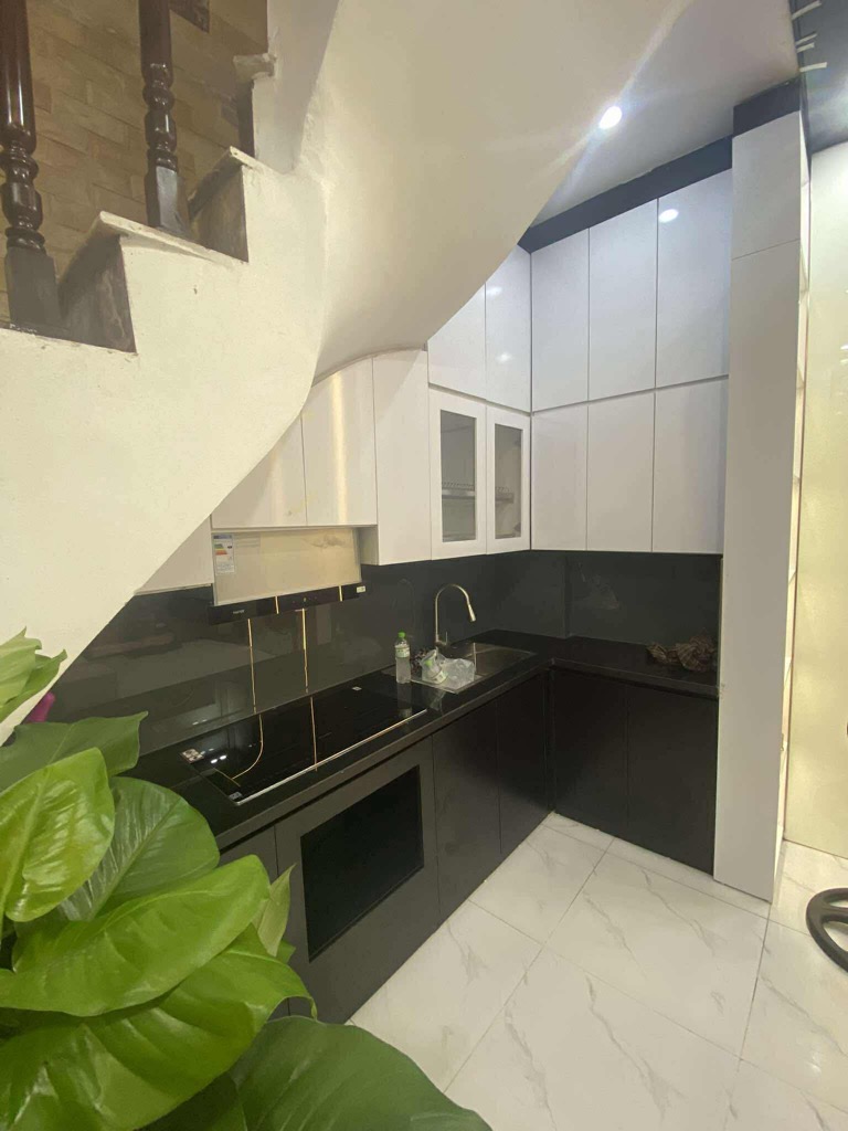 Bán nhà Trương Định - 26m2  5 tầng - mặt tiền 5.2m - cách ô tô 30m - giá 5,3x tỷ