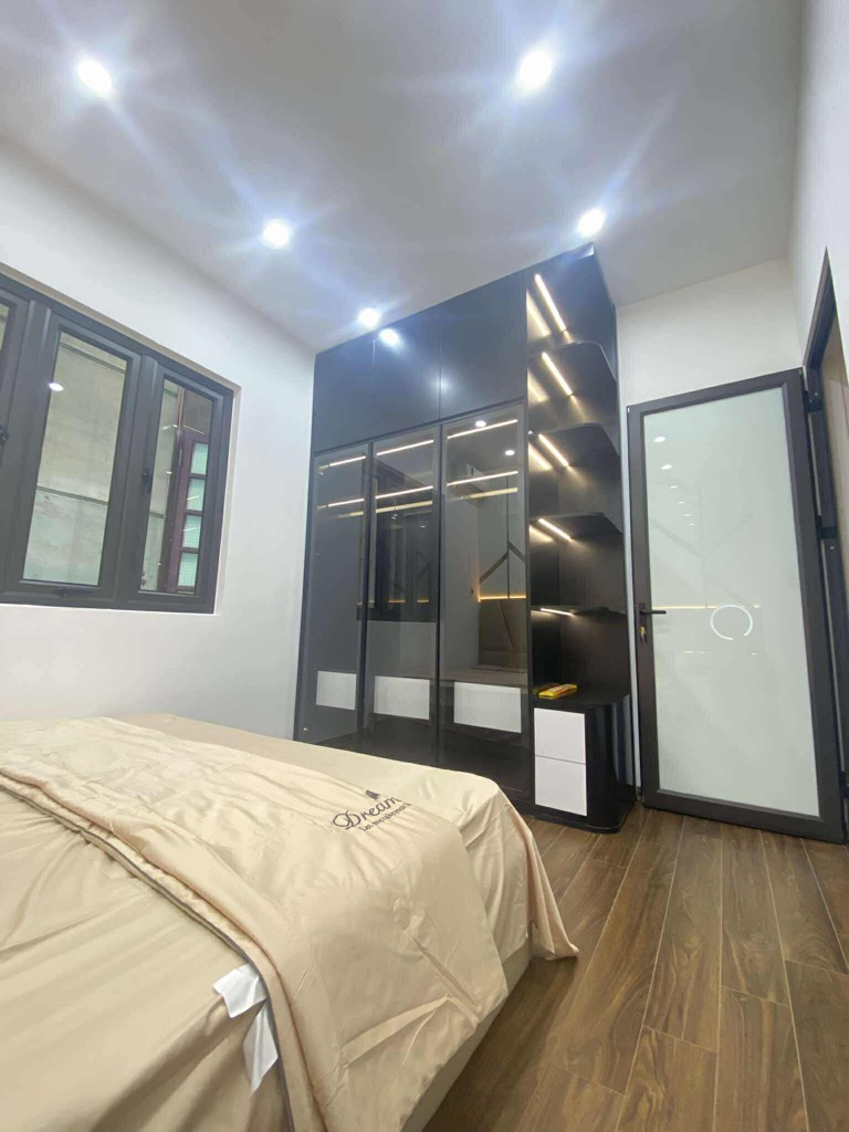 Bán nhà Trương Định - 26m2  5 tầng - mặt tiền 5.2m - cách ô tô 30m - giá 5,3x tỷ