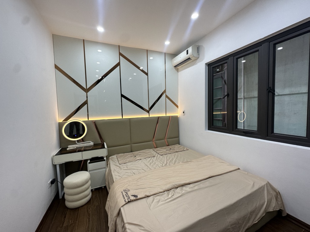 Bán nhà Trương Định - 26m2  5 tầng - mặt tiền 5.2m - cách ô tô 30m - giá 5,3x tỷ