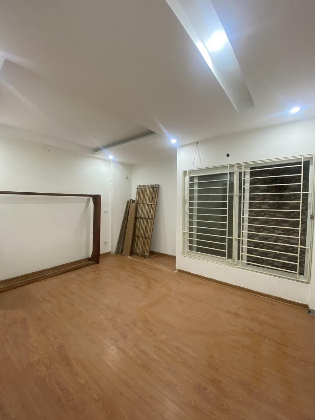 Bán nhà Định Công Thượng - 38.2m2 4 tầng - phân lô, ô tô đỗ cửa, tiện ích đầy đủ - giá 7,5x tỷ