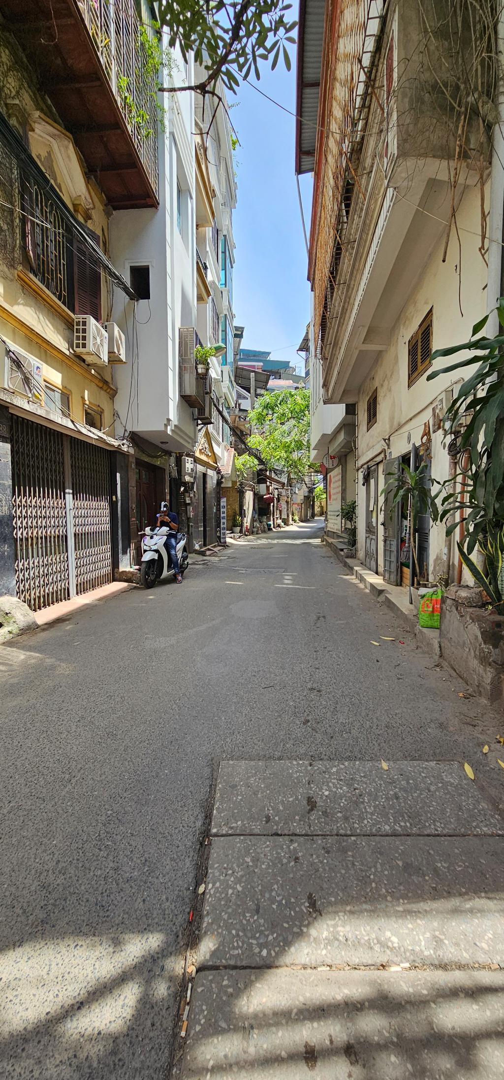 Bán nhà Trần Quý Cáp - 29.3m2 3.5 tầng - ngõ rộng, gần ô tô - giá 6,1 tỷ