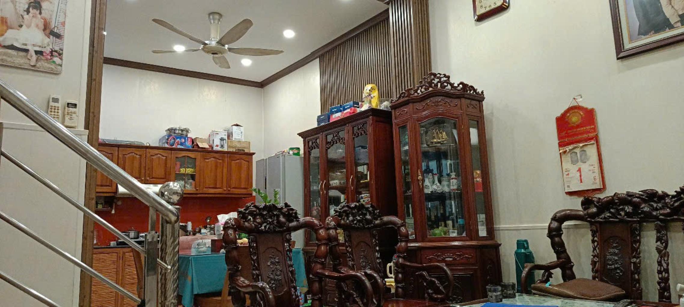 Bán nhà Chợ Khâm Thiên - diện tích 38,4m2 4 tầng - Nhà đẹp 3 thoáng - giá 8,2 tỷ