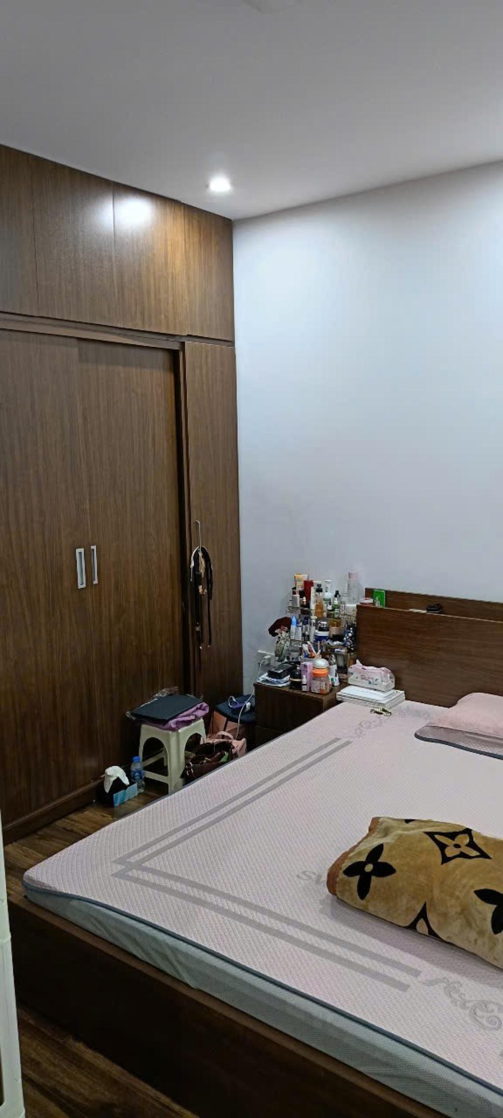 Bán nhà Chợ Khâm Thiên - diện tích 38,4m2 4 tầng - Nhà đẹp 3 thoáng - giá 8,2 tỷ