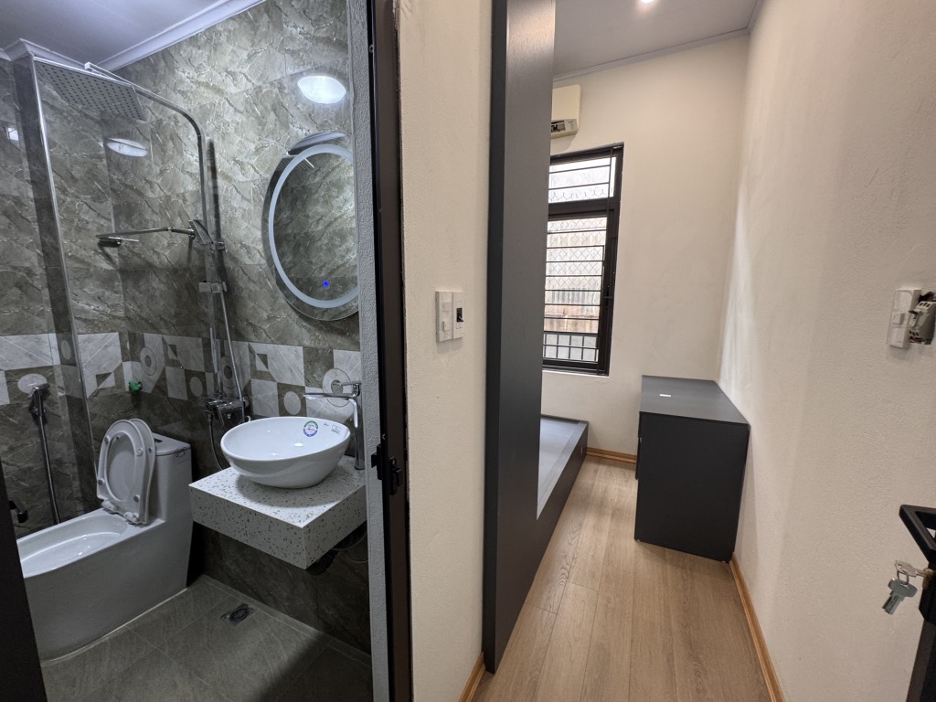 Bán nhà Minh Khai giá 2,7 tỷ - 15,5m2 x4 tầng full nội thất - gần Times City