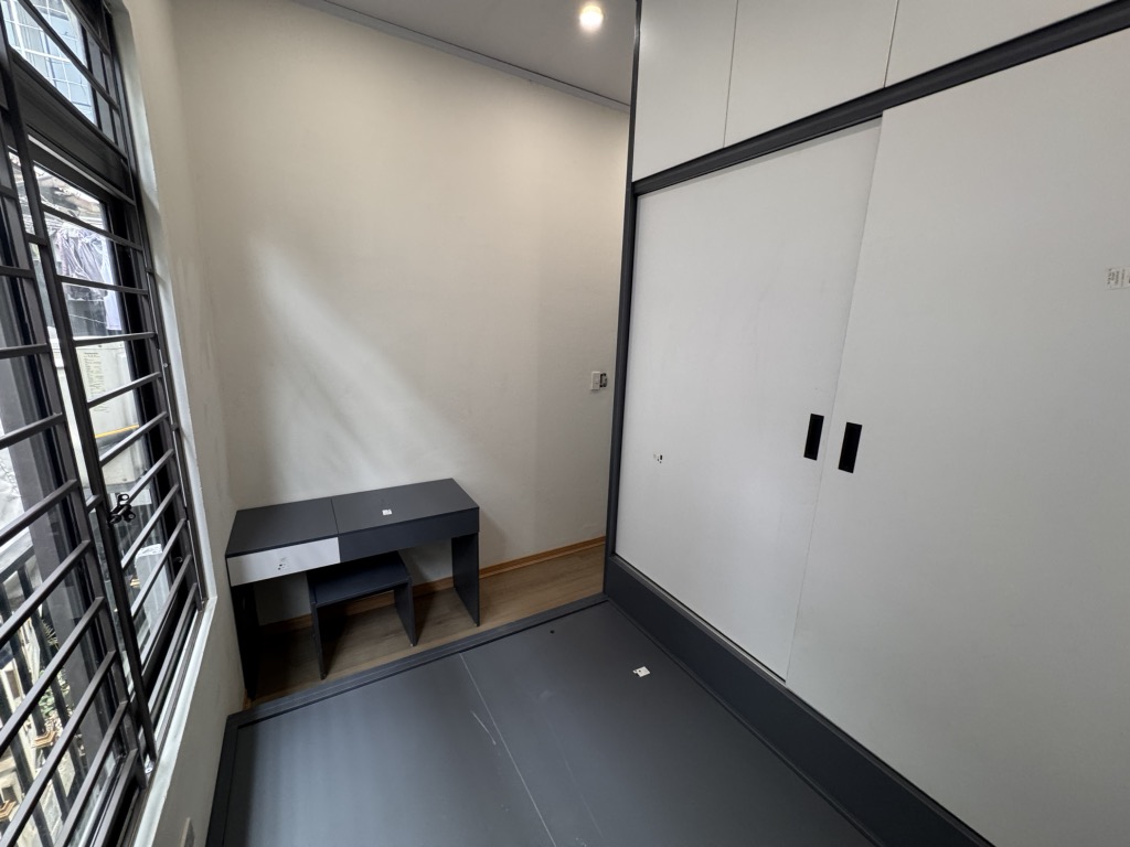 Bán nhà Minh Khai giá 2,7 tỷ - 15,5m2 x4 tầng full nội thất - gần Times City