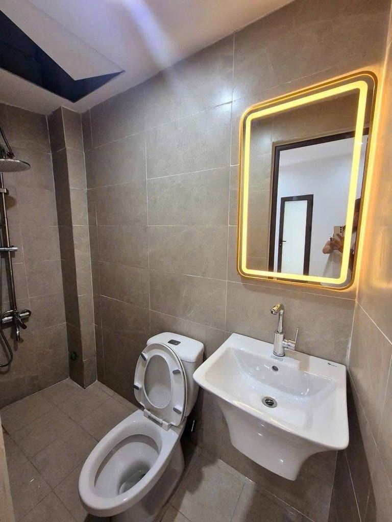 Bán nhà  Văn Hương giá nhỉnh 4 tỷ -  4 tầng - lô góc thoáng sáng