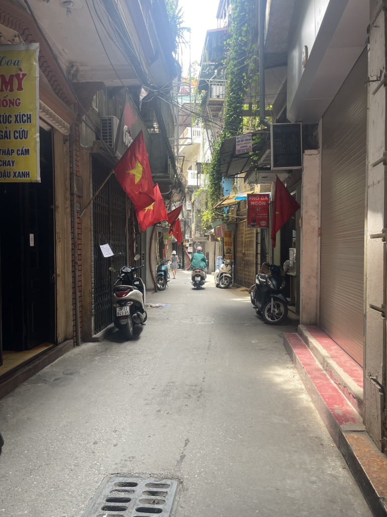 Bán nhà  Văn Hương giá nhỉnh 4 tỷ -  4 tầng - lô góc thoáng sáng