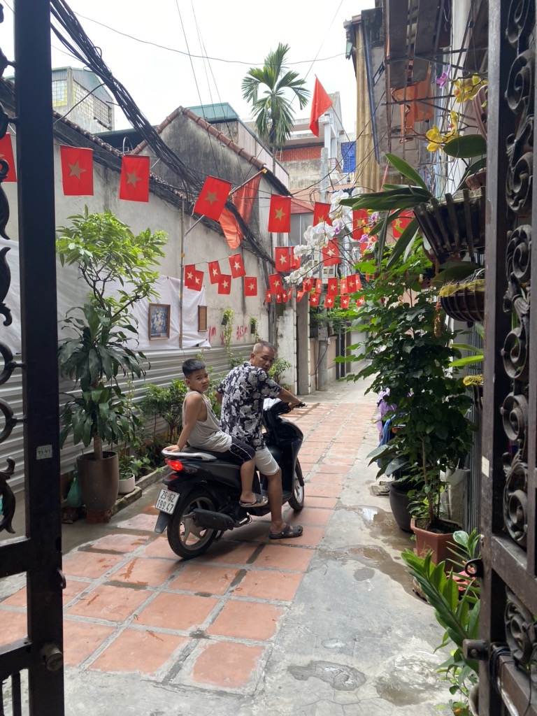 Bán nhà Ngõ Quỳnh - 32m2 4 tầng - ngõ thông - nở hậu - giá 7,55 tỷ