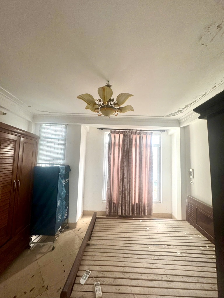 Bán nhà Giáp Bát đúng 4,7 tỷ - 21.8m25 tầng - cách ô tô chỉ 10m