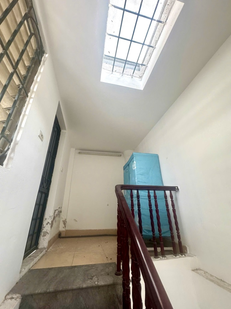 Bán nhà Giáp Bát đúng 4,7 tỷ - 21.8m25 tầng - cách ô tô chỉ 10m
