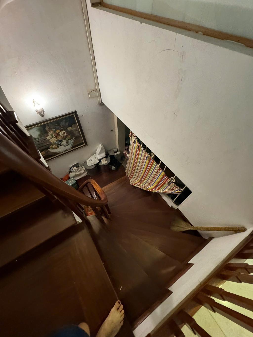 Bán nhà Nguyễn Khoái - diện tích 64,6m2 3 tầng - ô tô - giá 13 tỷ