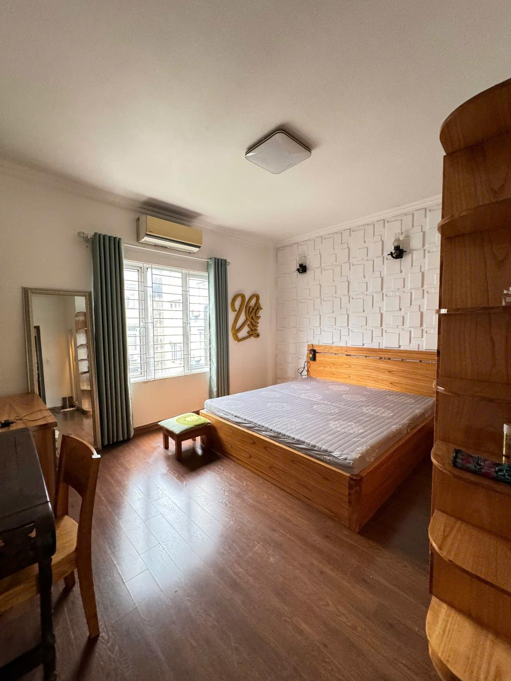 Bán nhà Nguyễn Khoái - diện tích 64,6m2 3 tầng - ô tô - giá 13 tỷ