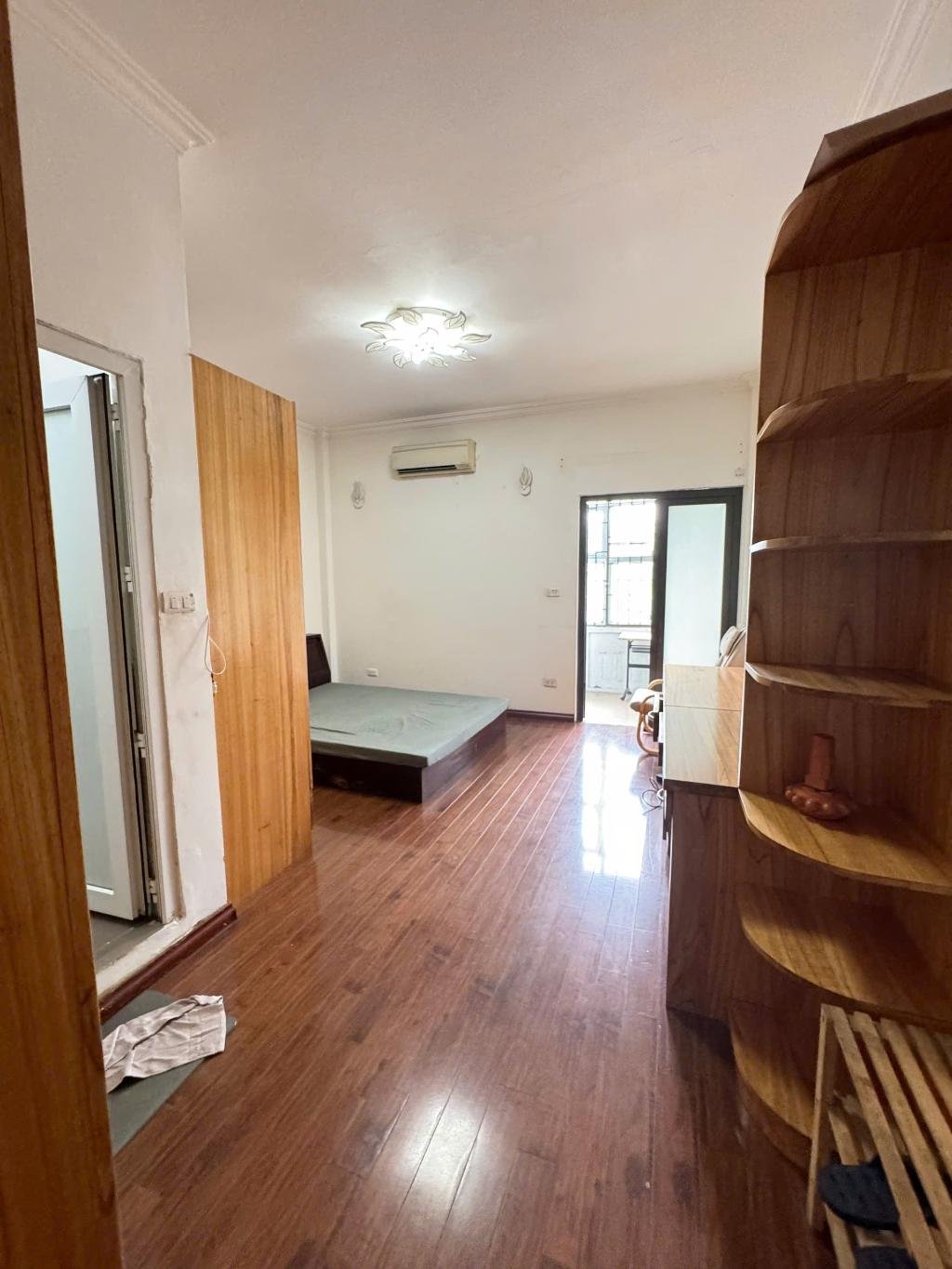 Bán nhà Nguyễn Khoái - diện tích 64,6m2 3 tầng - ô tô - giá 13 tỷ