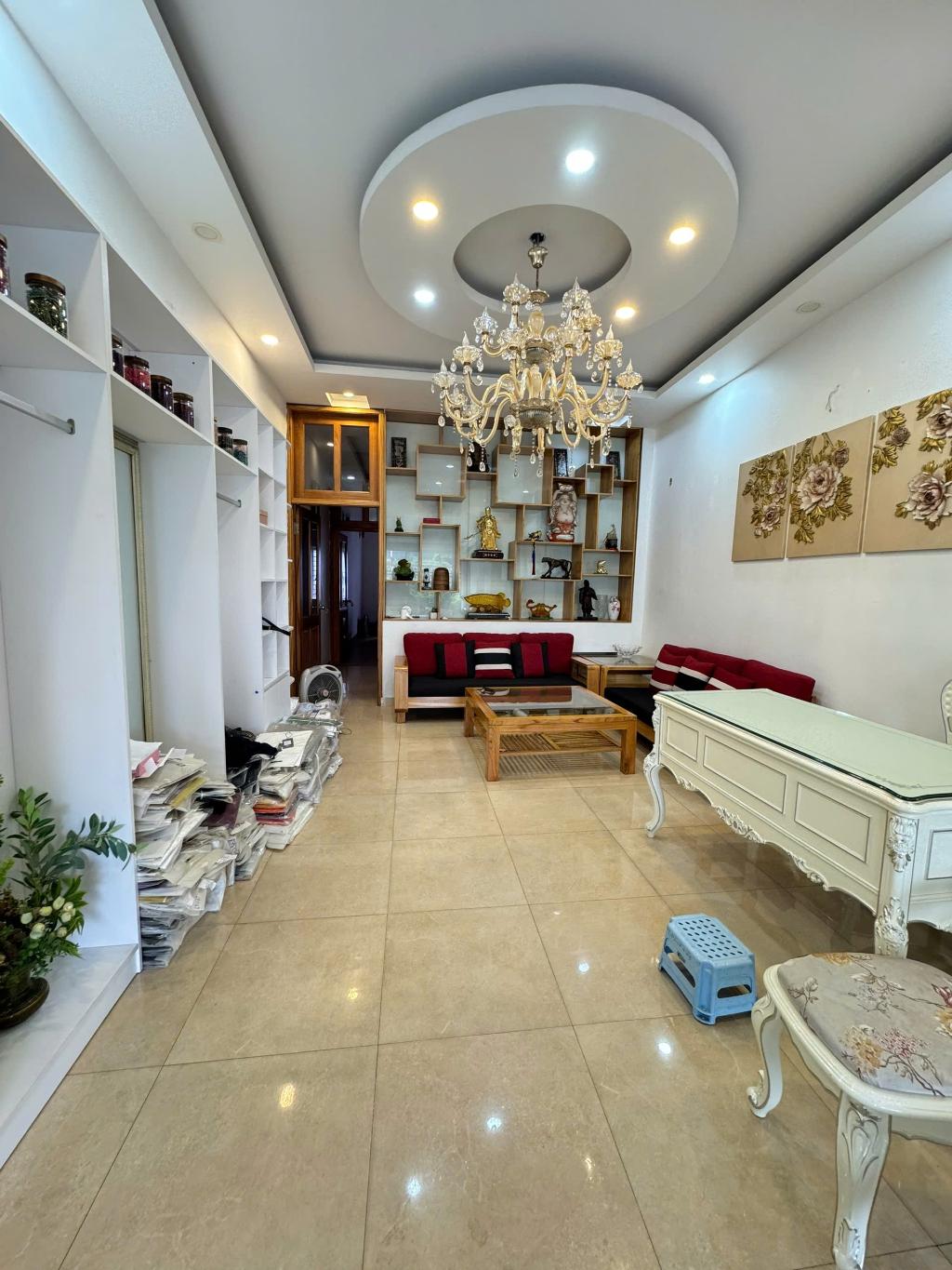 Bán nhà Nguyễn Khoái - diện tích 64,6m2 3 tầng - ô tô - giá 13 tỷ