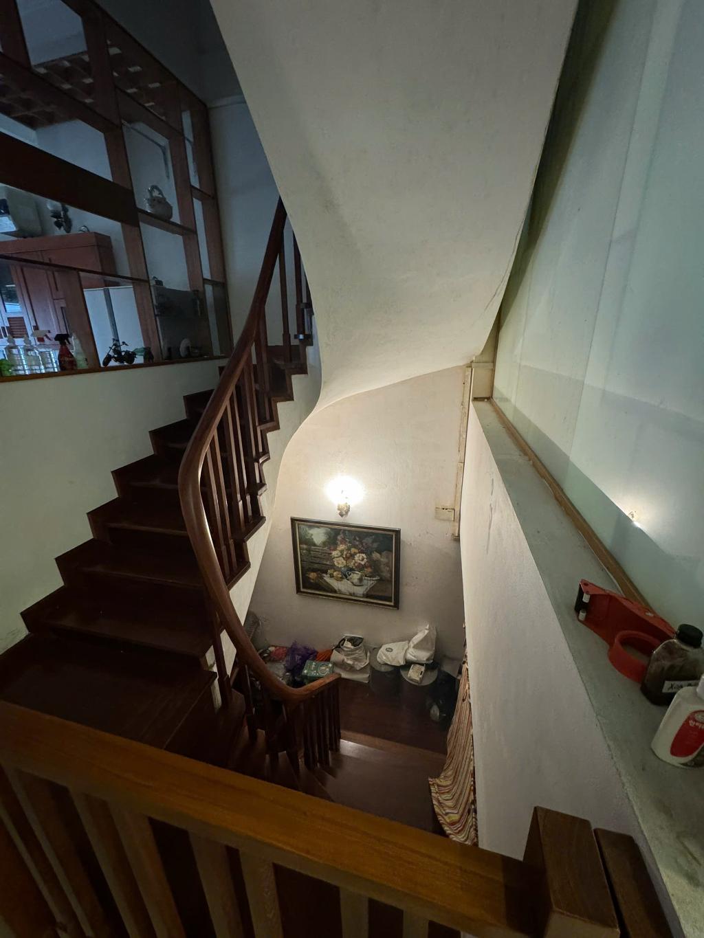 Bán nhà Nguyễn Khoái - diện tích 64,6m2 3 tầng - ô tô - giá 13 tỷ