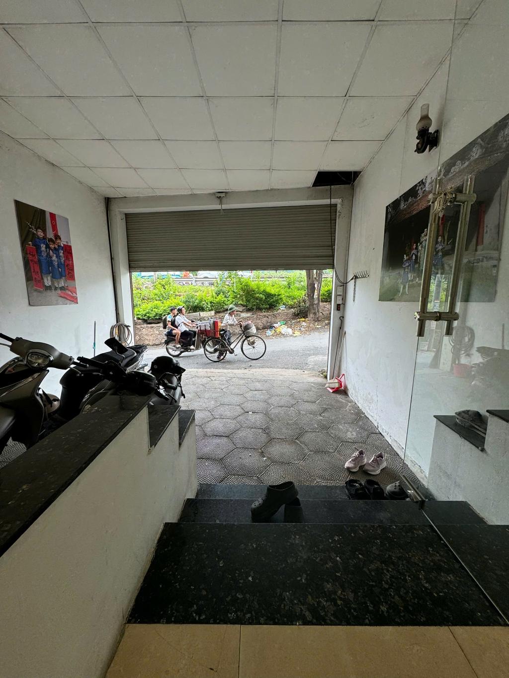 Bán nhà Nguyễn Khoái - diện tích 64,6m2 3 tầng - ô tô - giá 13 tỷ