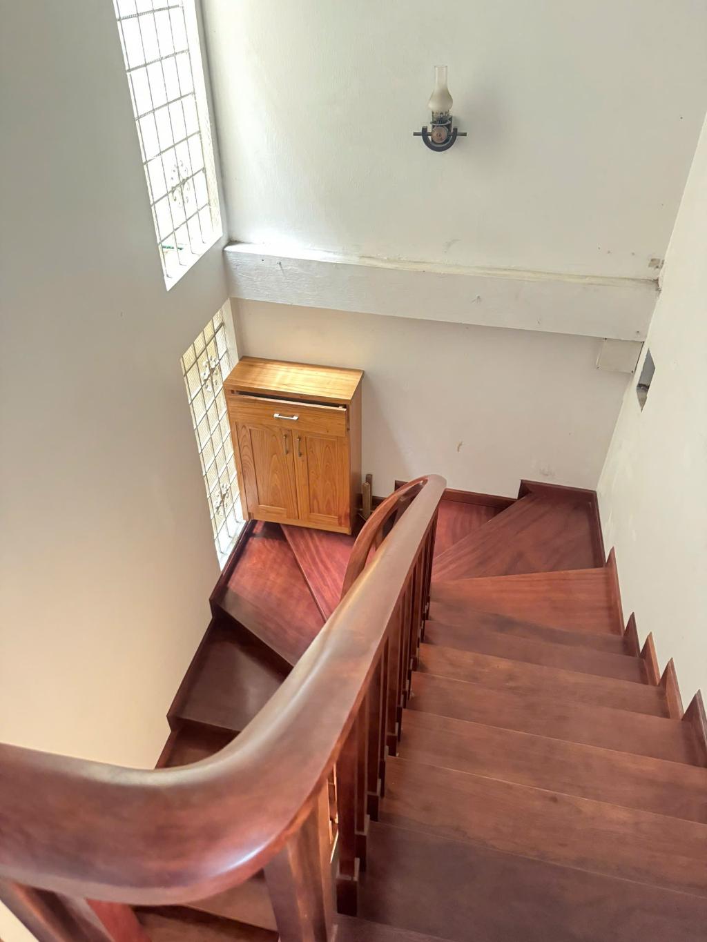 Bán nhà Nguyễn Khoái - diện tích 64,6m2 3 tầng - ô tô - giá 13 tỷ