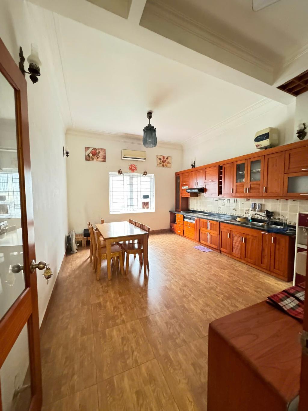 Bán nhà Nguyễn Khoái - diện tích 64,6m2 3 tầng - ô tô - giá 13 tỷ