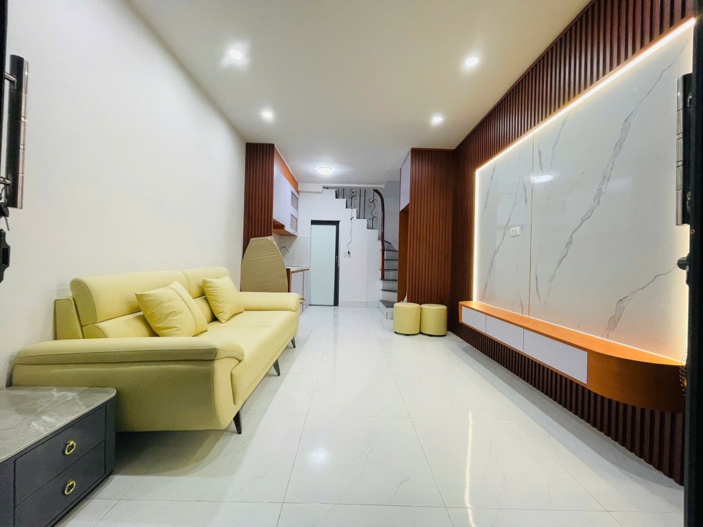 Bán nhà Hoàng Mai - 23m2 x 5 tầng đẹp - gần phố Trương Định - giá gần 6 tỷ