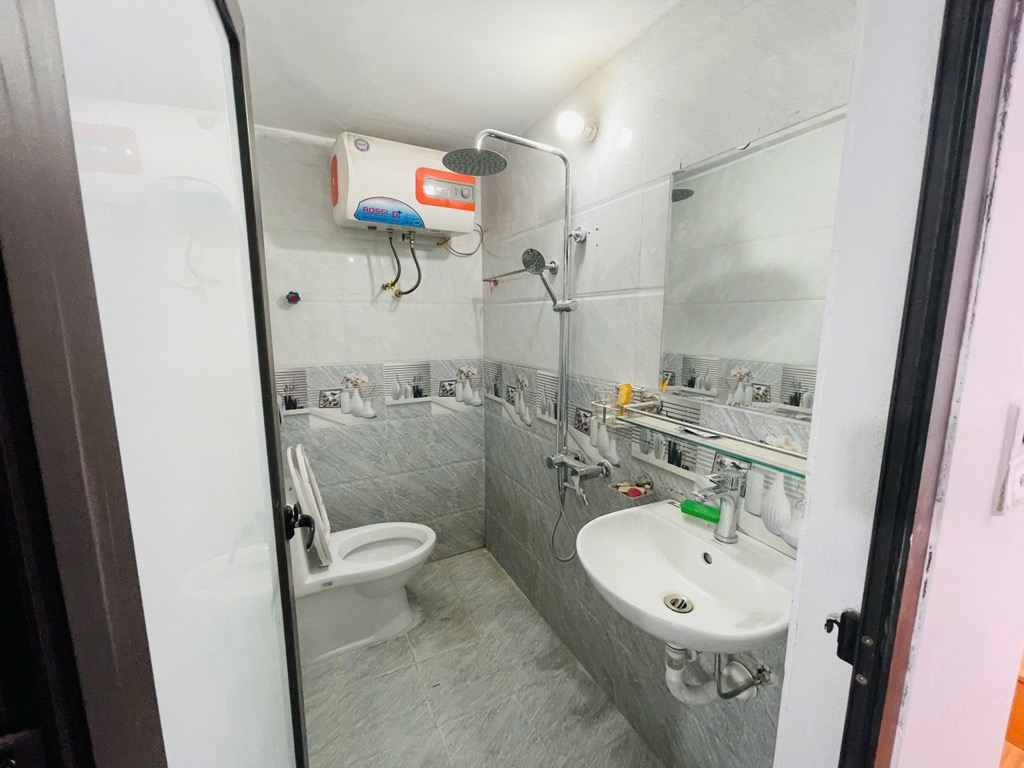 Bán nhà Hoàng Mai - 23m2 x 5 tầng đẹp - gần phố Trương Định - giá gần 6 tỷ