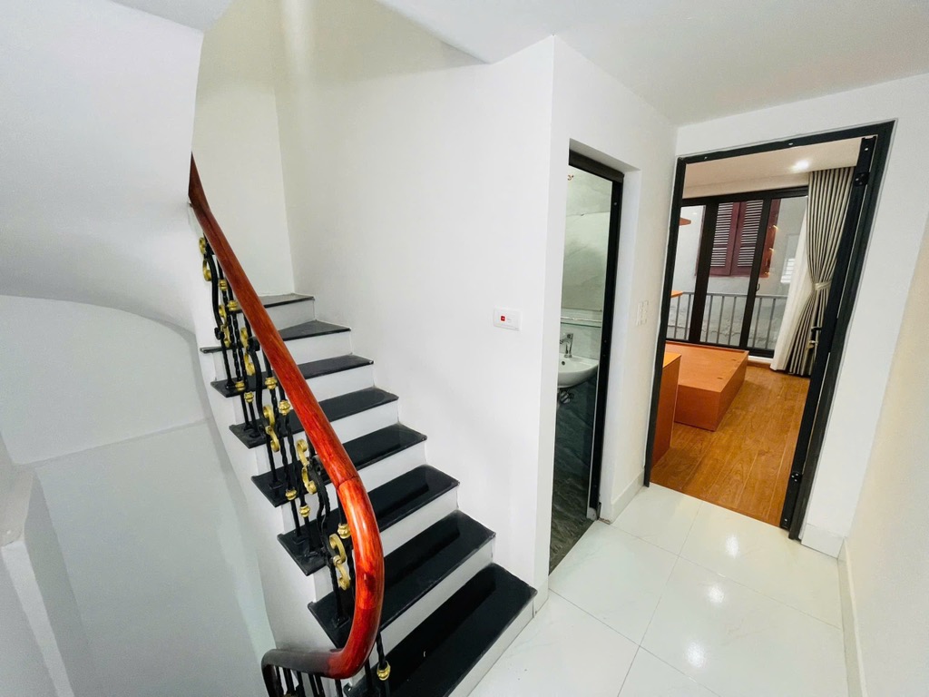 Bán nhà Hoàng Mai - 23m2 x 5 tầng đẹp - gần phố Trương Định - giá gần 6 tỷ