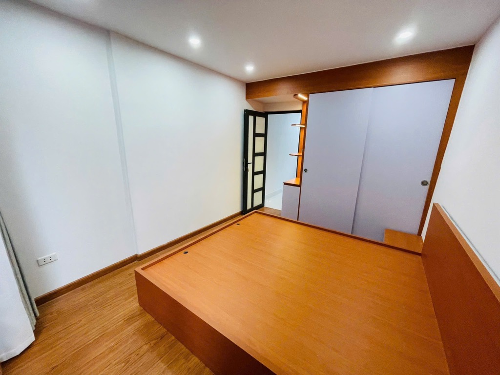 Bán nhà Hoàng Mai - 23m2 x 5 tầng đẹp - gần phố Trương Định - giá gần 6 tỷ