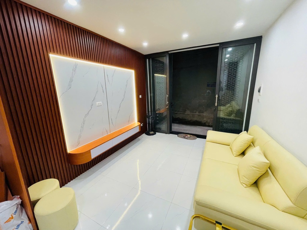 Bán nhà Hoàng Mai - 23m2 x 5 tầng đẹp - gần phố Trương Định - giá gần 6 tỷ