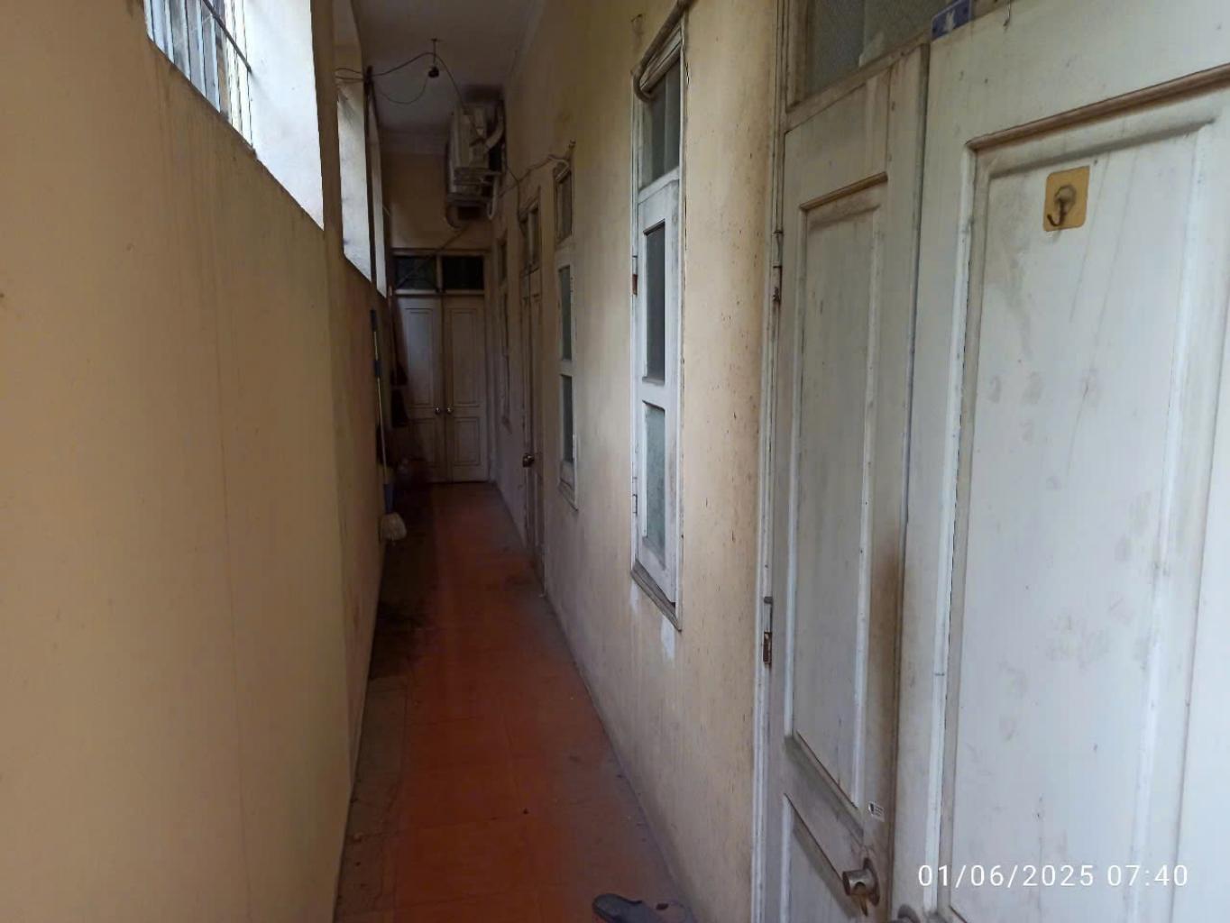 Bán nhà Vương Thừa Vũ - diện tích 89,9m2 4 tầng - Lô góc thoáng sáng - giá 21,5 tỷ