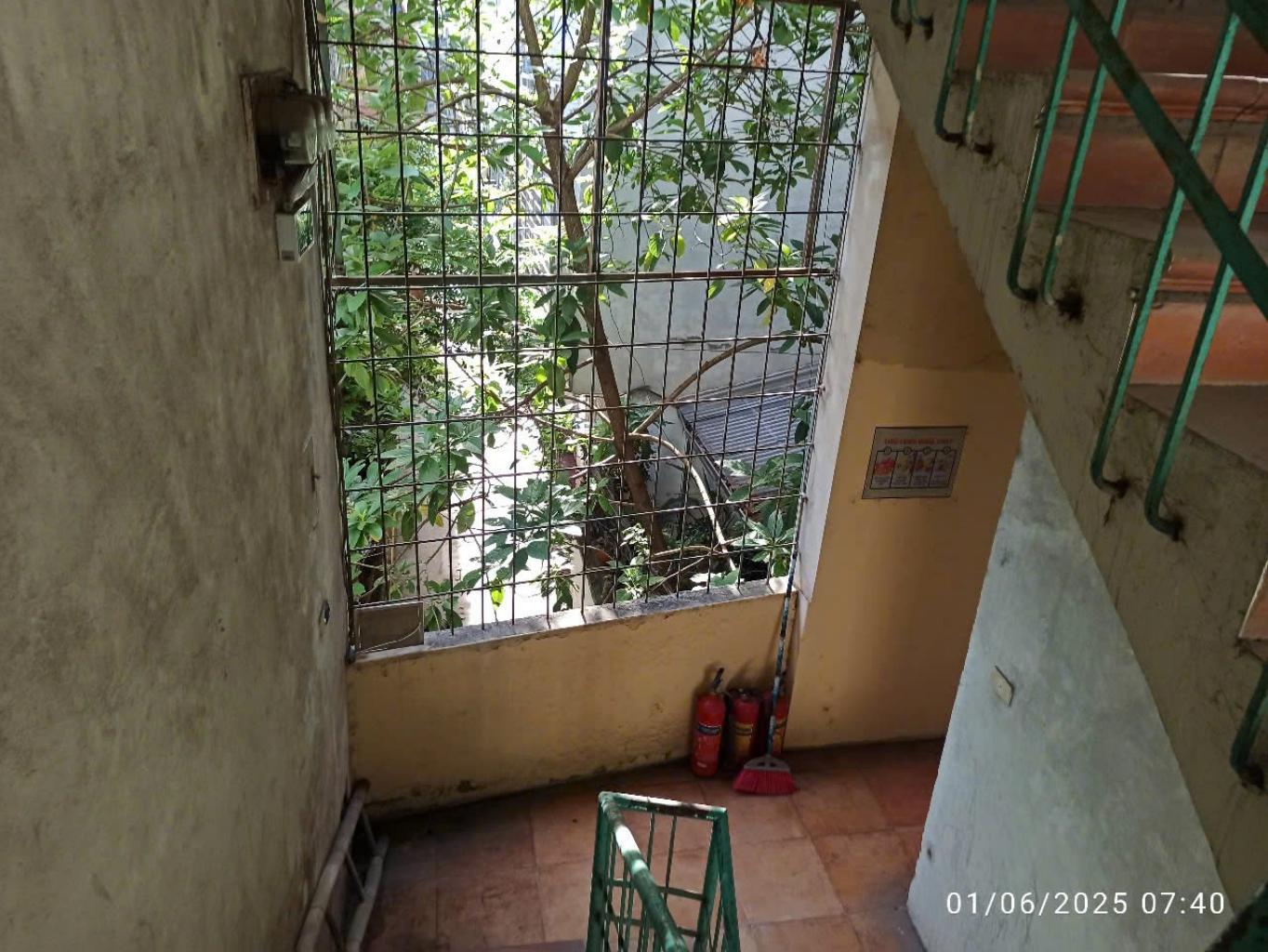 Bán nhà Vương Thừa Vũ - diện tích 89,9m2 4 tầng - Lô góc thoáng sáng - giá 21,5 tỷ