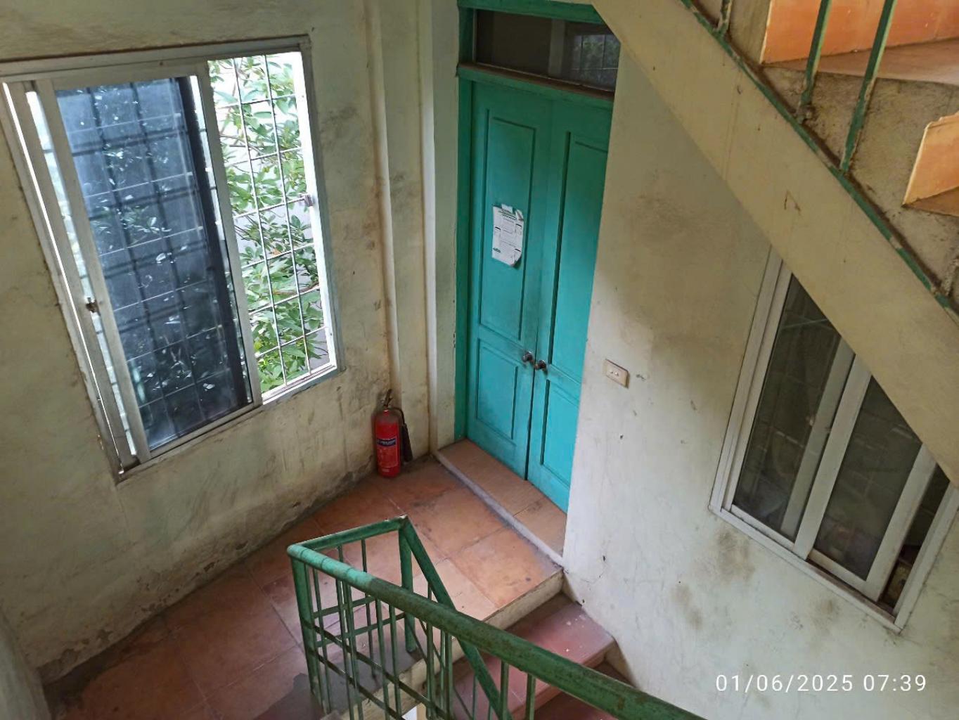 Bán nhà Vương Thừa Vũ - diện tích 89,9m2 4 tầng - Lô góc thoáng sáng - giá 21,5 tỷ