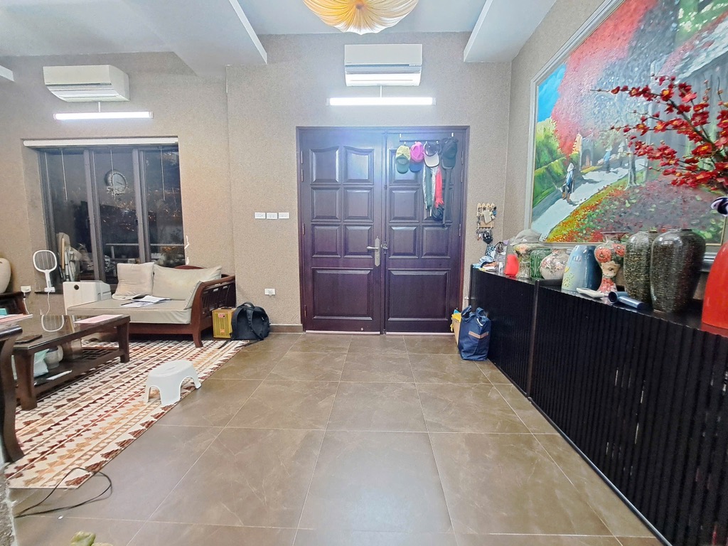 Bán nhà Tạ Quang Bửu - diện tích 30,7m2 2 tầng - Ô lùi tận cửa - giá 13,5 tỷ