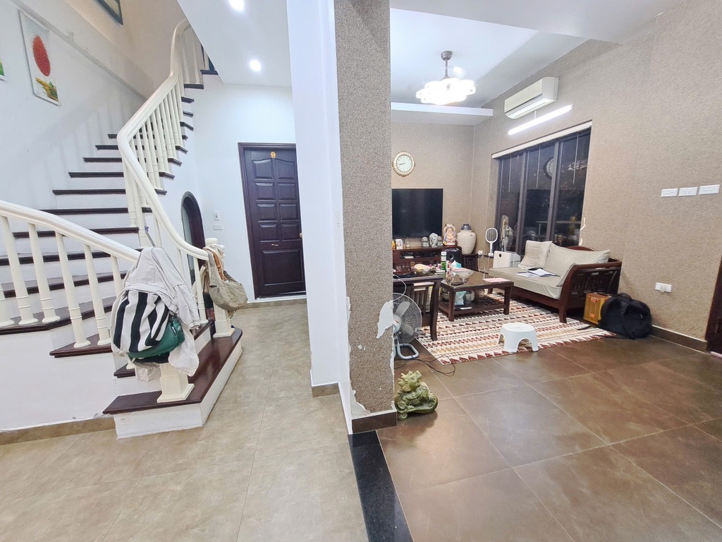 Bán nhà Tạ Quang Bửu - diện tích 30,7m2 2 tầng - Ô lùi tận cửa - giá 13,5 tỷ