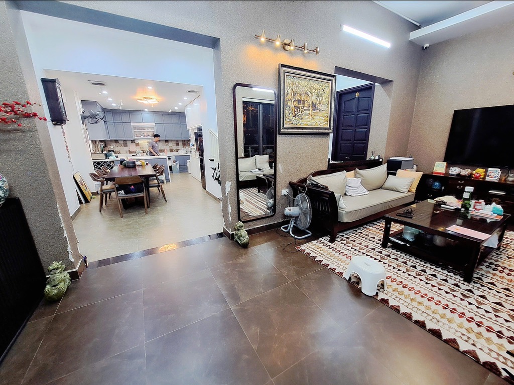 Bán nhà Tạ Quang Bửu - diện tích 30,7m2 2 tầng - Ô lùi tận cửa - giá 13,5 tỷ