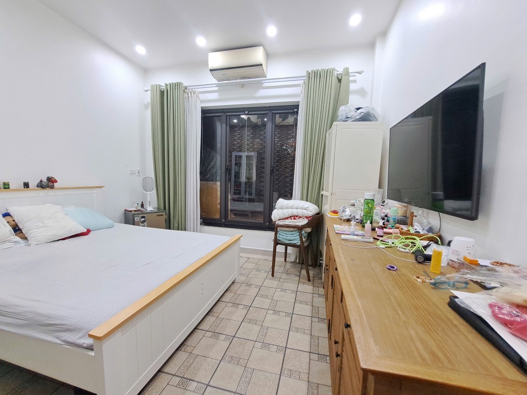 Bán nhà Tạ Quang Bửu - diện tích 30,7m2 2 tầng - Ô lùi tận cửa - giá 13,5 tỷ