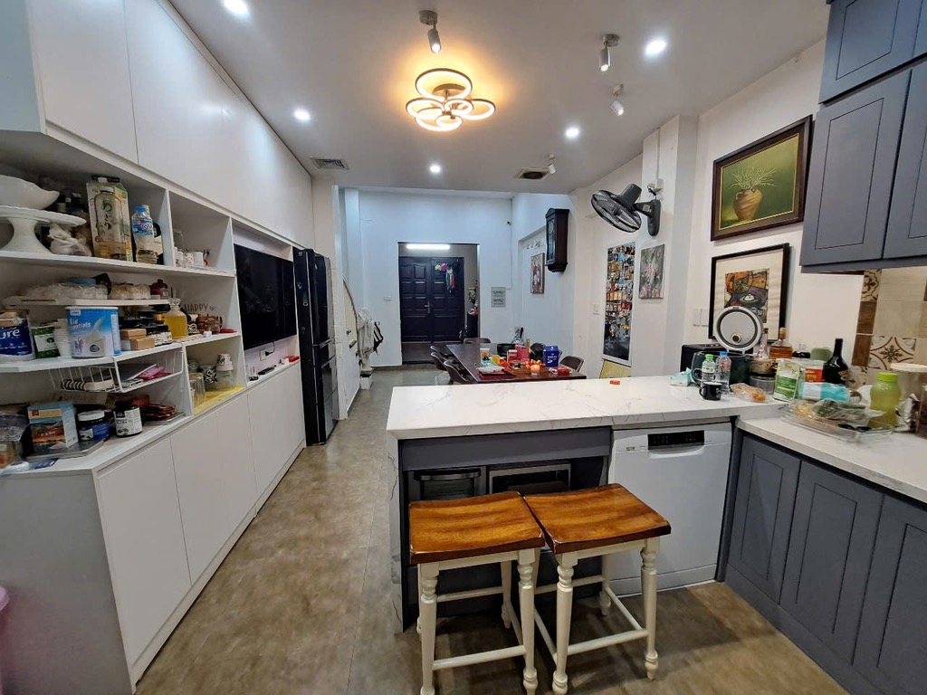 Bán nhà Tạ Quang Bửu - diện tích 30,7m2 2 tầng - Ô lùi tận cửa - giá 13,5 tỷ