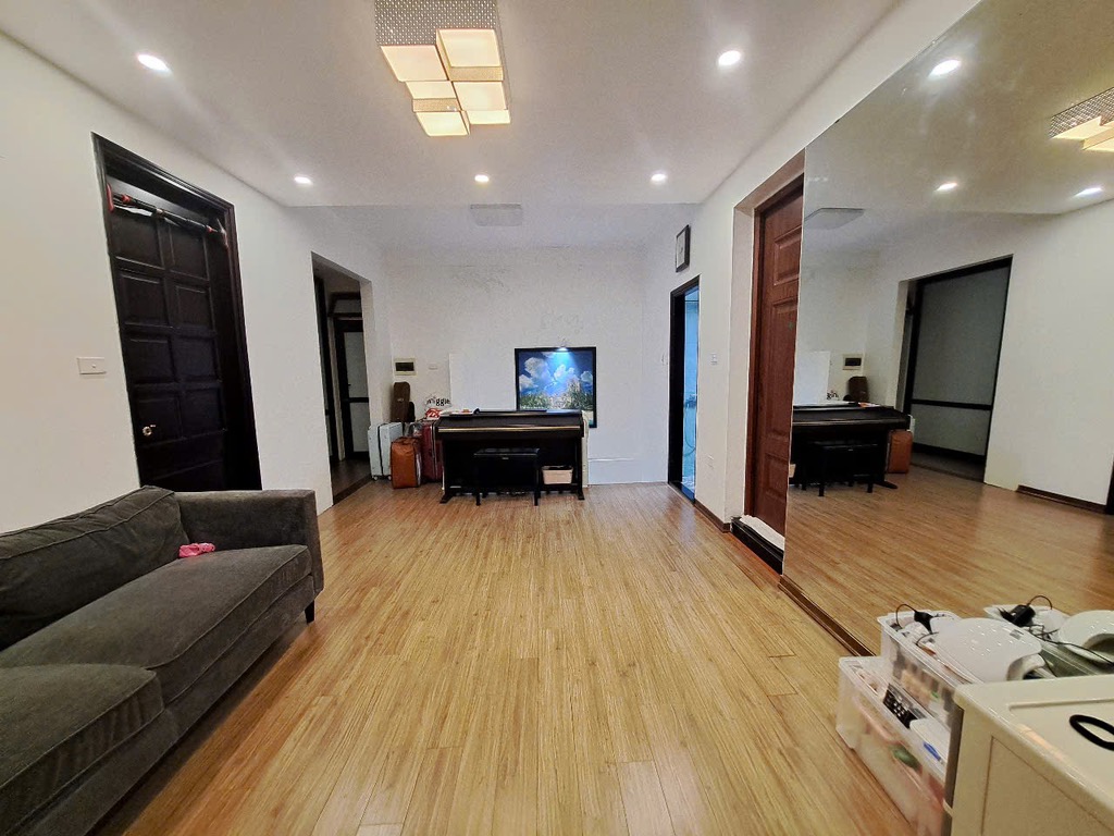 Bán nhà Tạ Quang Bửu - diện tích 30,7m2 2 tầng - Ô lùi tận cửa - giá 13,5 tỷ