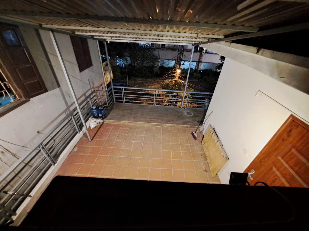 Bán nhà Tạ Quang Bửu - diện tích 30,7m2 2 tầng - Ô lùi tận cửa - giá 13,5 tỷ