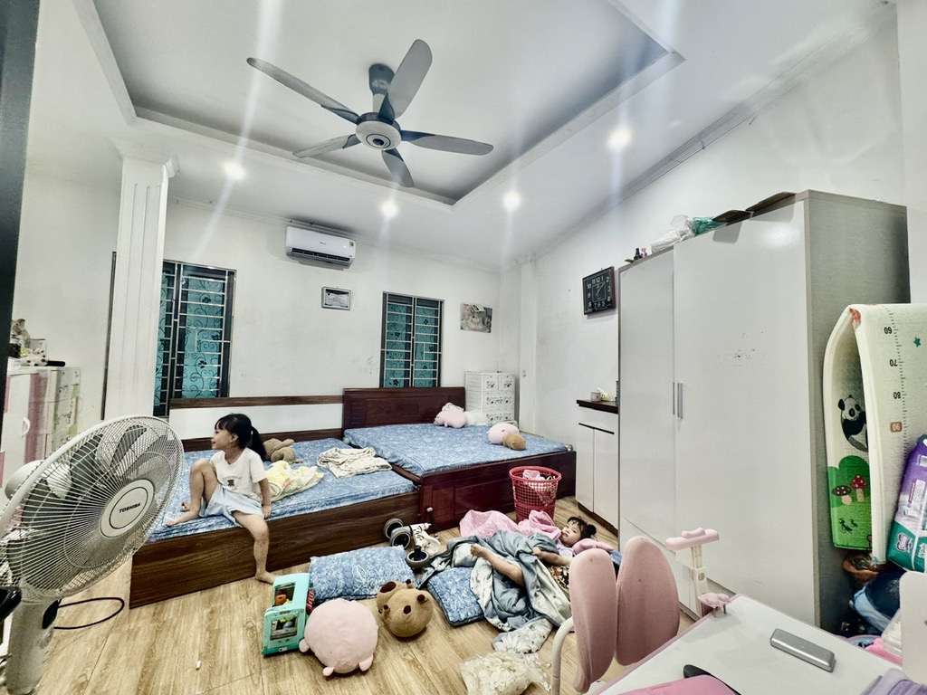 Bán nhà Trần Khát Chân - 26m2  5 tầng - mặt tiền 4.5m - kinh doanh tốt - giá 6,3x tỷ